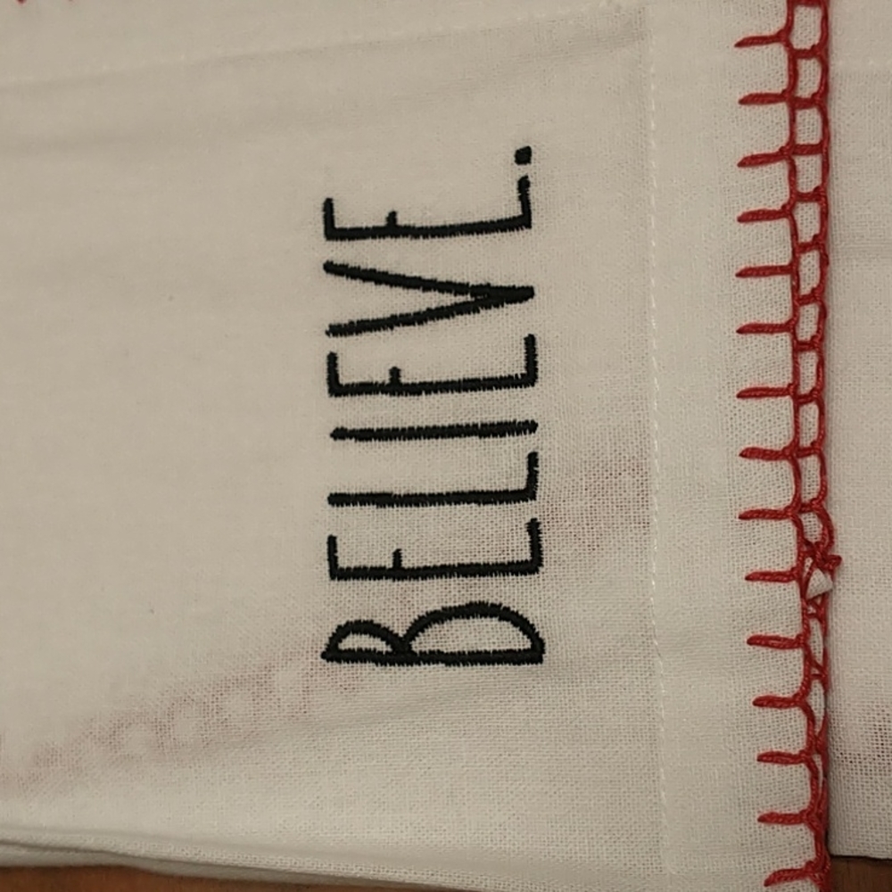 NWT🧑🎄RAE Dunn SET OF 4 EMBROIDERED NAPKINS18 IN X 18 IN - Picture 5 of 7